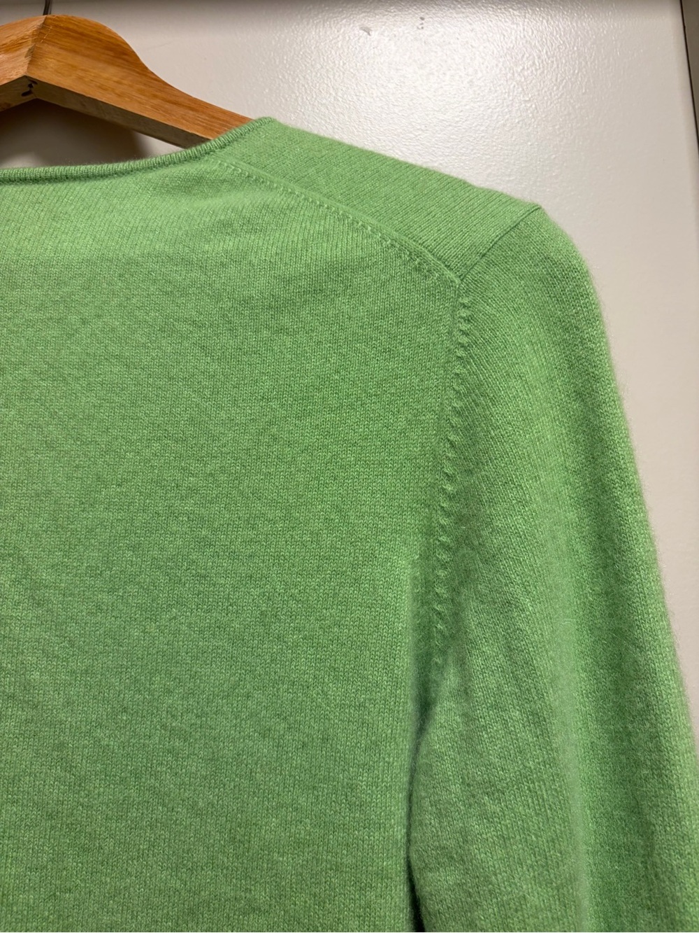Mainbocher Pure Cashmere V-Neck Sweater Size L Green 100% Cashmere Pullover - Picture 5 of 7